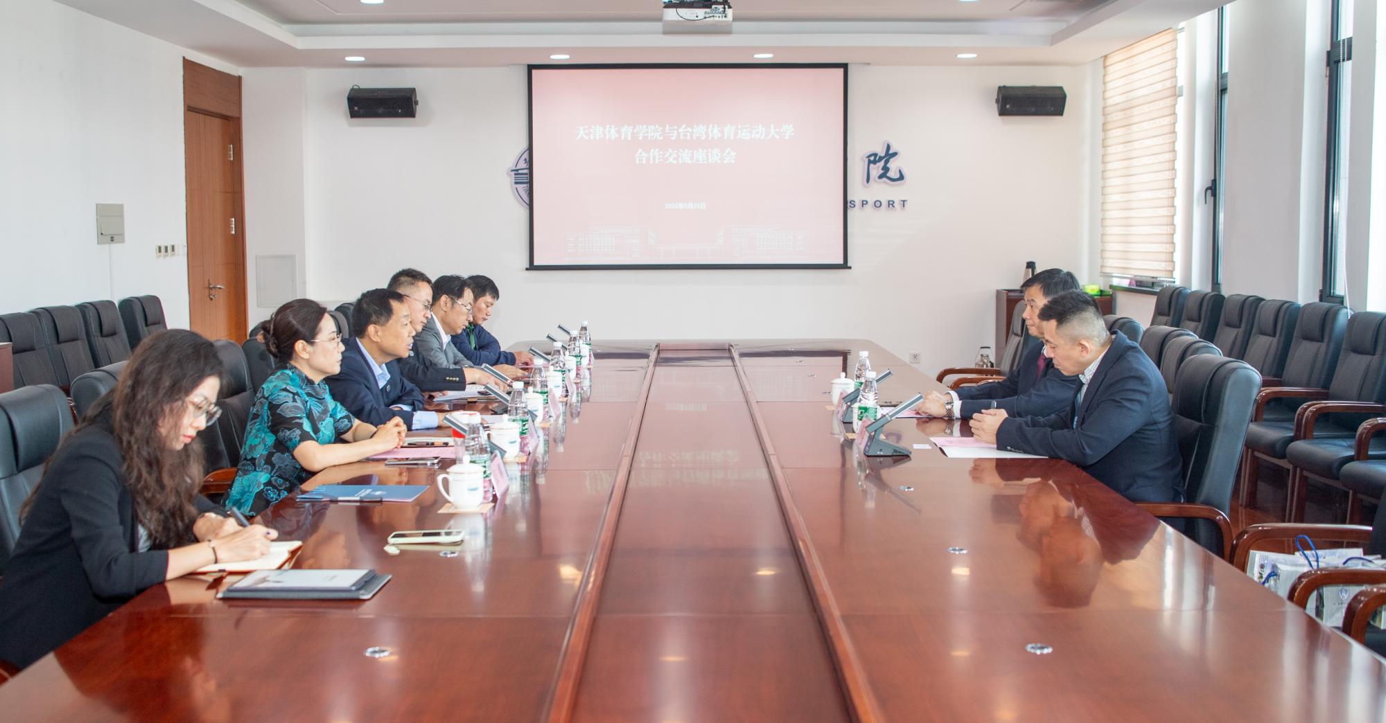 张卫国对张振岗一行表示欢迎