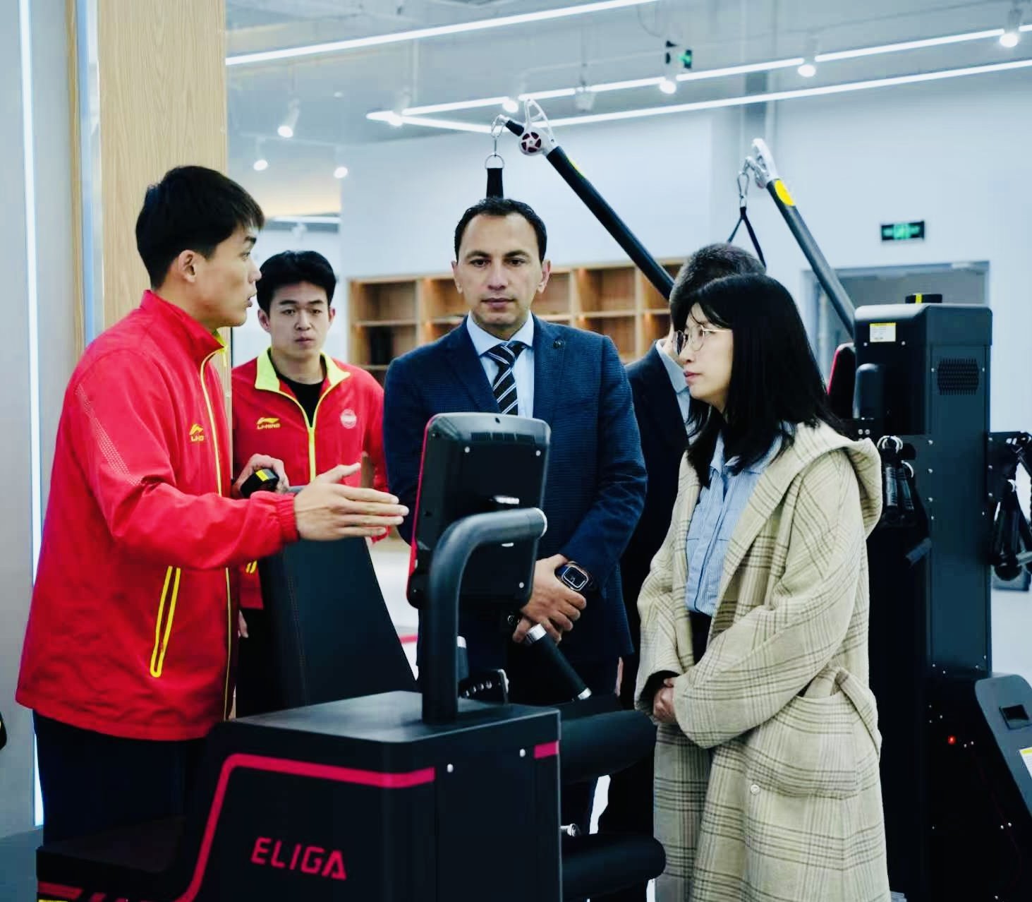 简要介绍了我校特色与发展成果